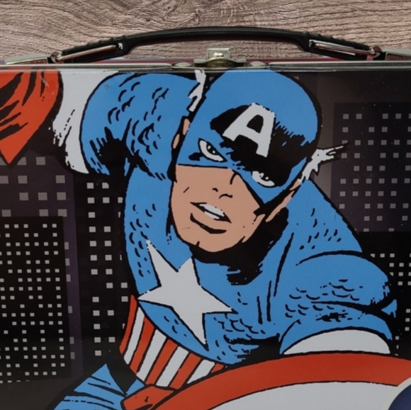 2016 MARVEL CAPTAIN AMERICAN FAN EXPO EXCLUSIVE METAL LUNCH BOX - Picture 3 of 15
